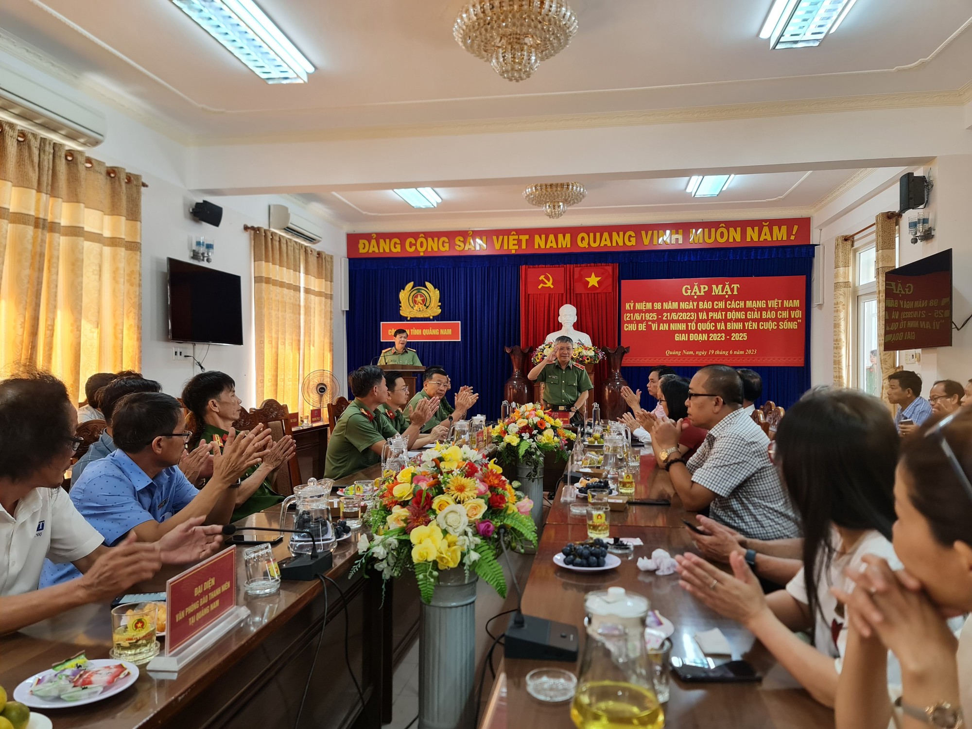 Giám đốc Công an tỉnh Quảng Nam: Phóng viên, nhà báo là những chiến sỹ đấu tranh cho lẽ phải  - Ảnh 1.