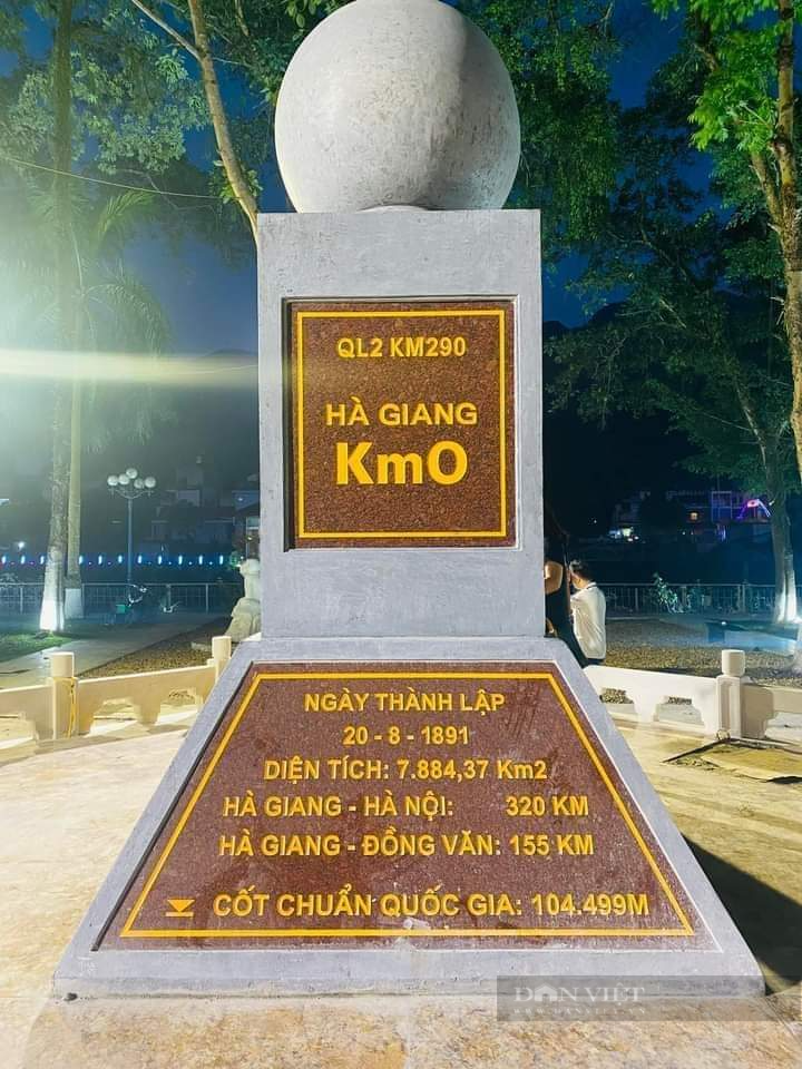 Hình dáng cột mốc Km0 ở Hà Giang được cắm trở lại sau nhiều ngày bị nhổ bỏ - Ảnh 4.