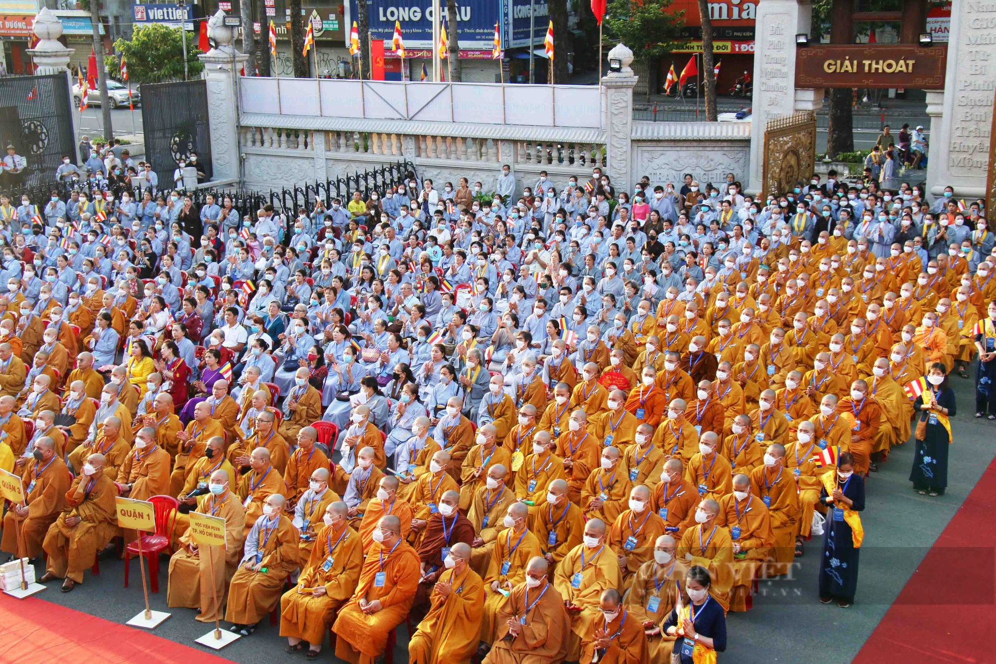 Hàng ngàn tăng ni, phật tử tại TP.HCM tham dự Đại lễ Phật đản - Ảnh 3.