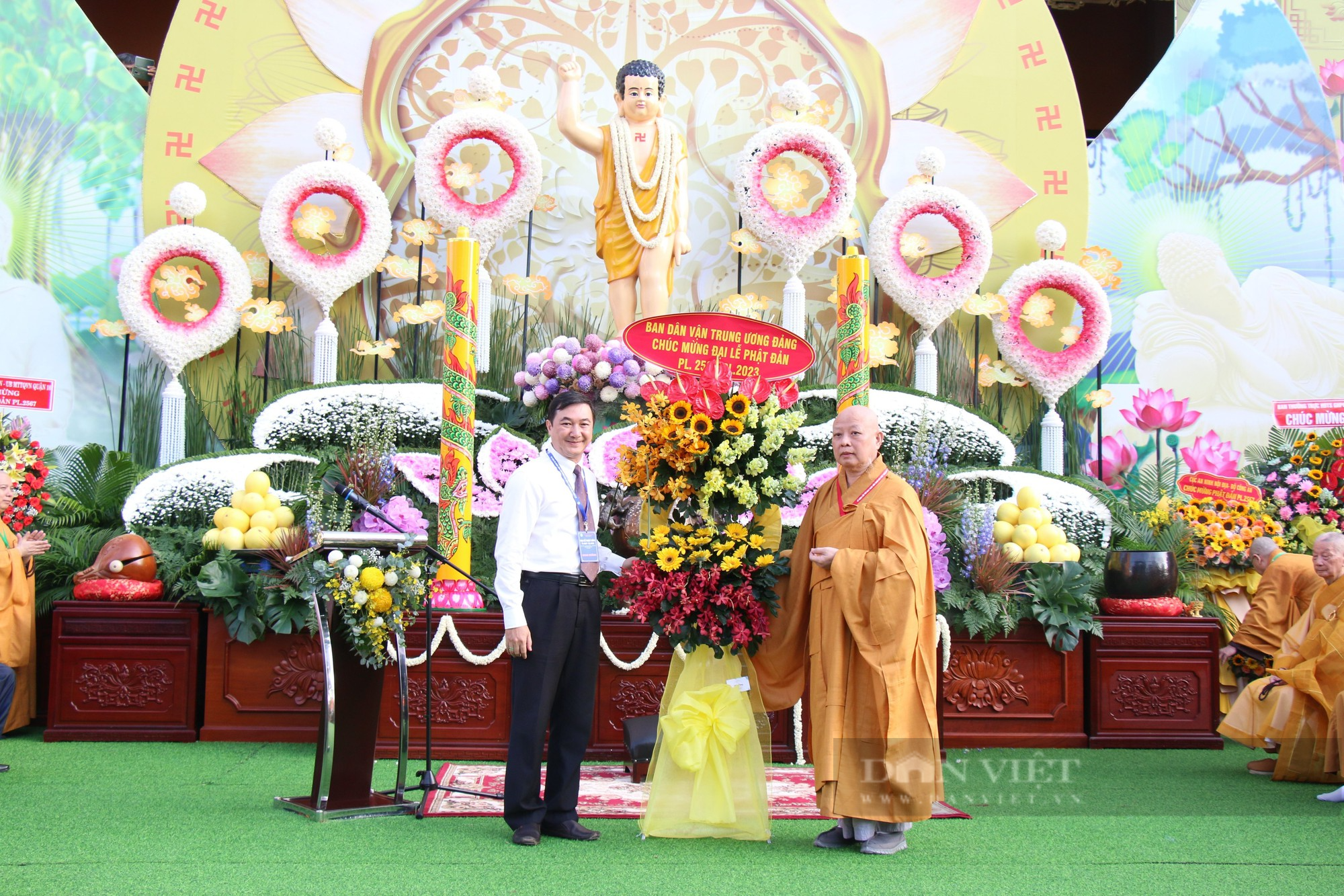 Hàng ngàn tăng ni, phật tử tại TP.HCM tham dự Đại lễ Phật đản - Ảnh 9.