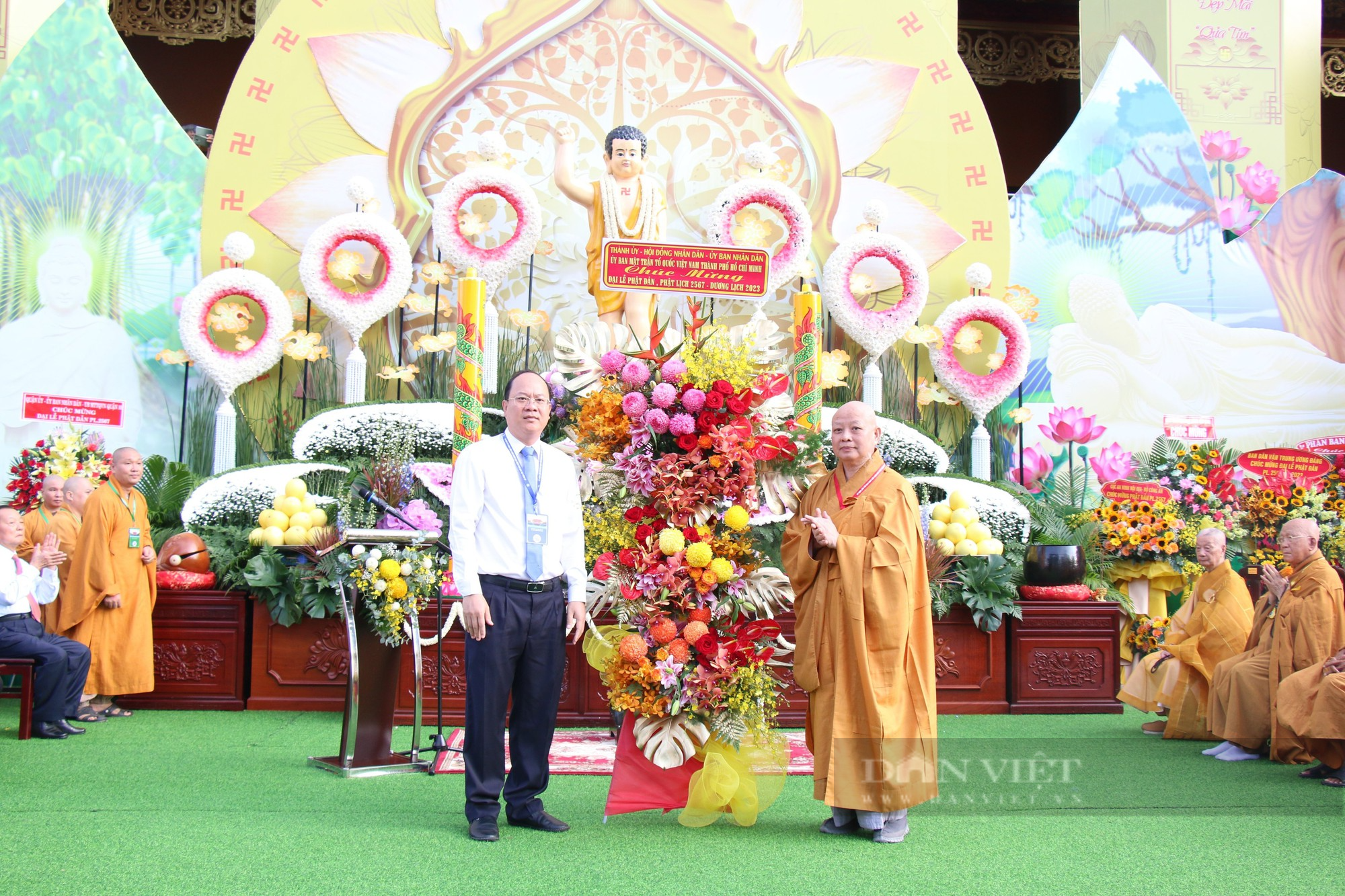 Hàng ngàn tăng ni, phật tử tại TP.HCM tham dự Đại lễ Phật đản - Ảnh 10.