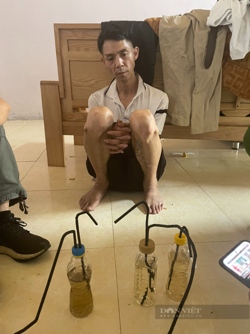 Lào Cai: Bắt giữ đối tượng vận chuyển trái phép 10 bánh heroin - Ảnh 1.