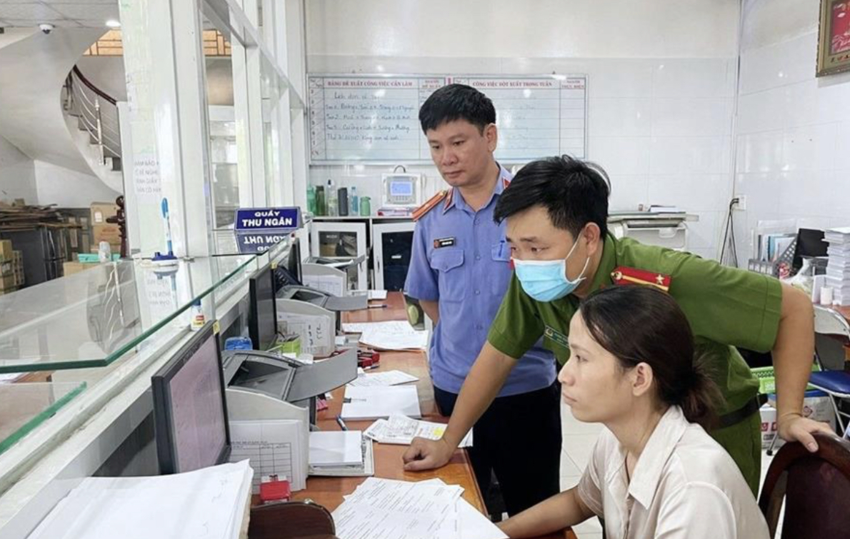 Vụ trục lợi bảo hiểm siêu lớn ở Đồng Nai: Tạm giữ 18 người gồm nhiều bác sĩ, dược sĩ - Ảnh 3.