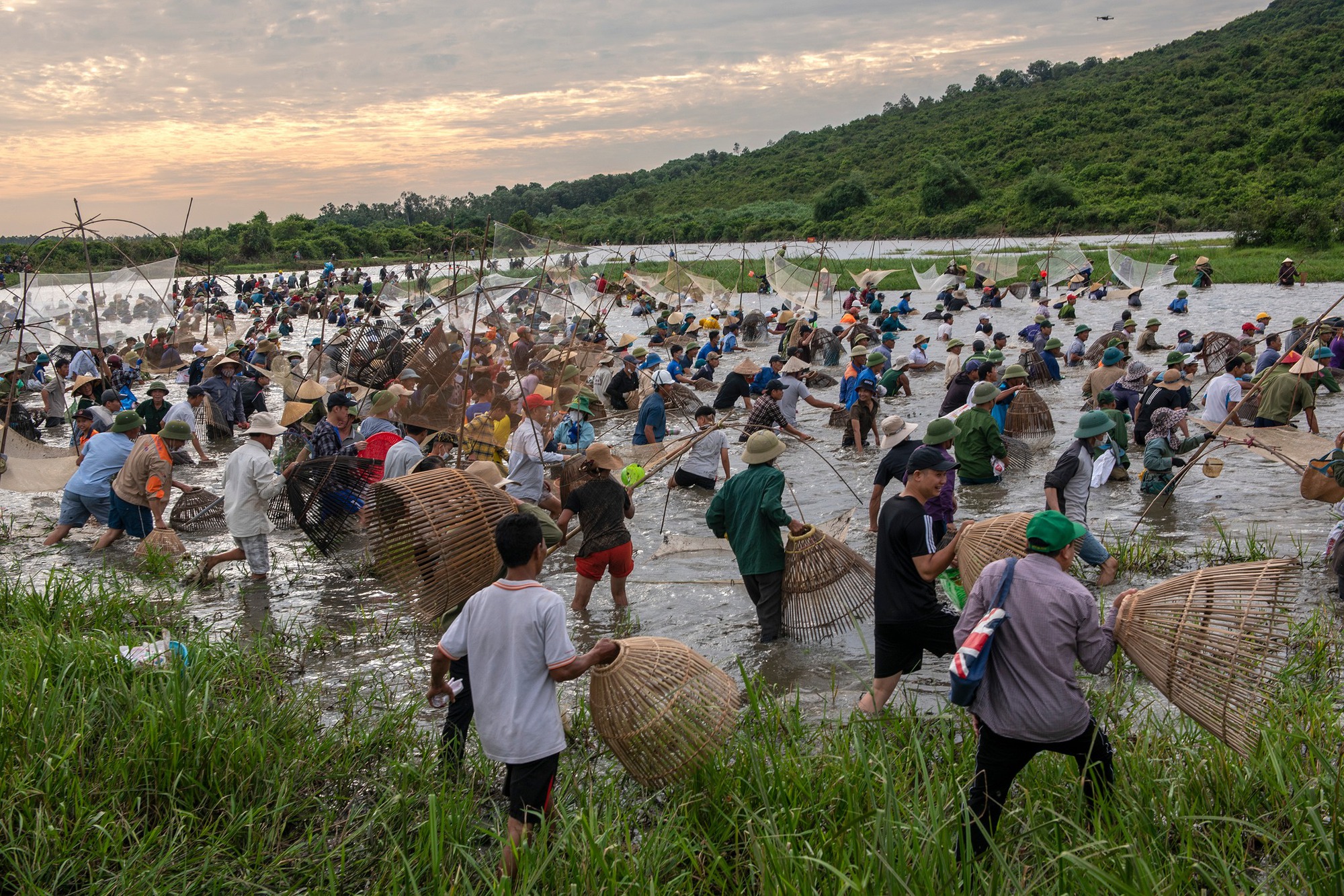 Độc đáo với Lễ hội đánh bắt loài này trên sông Vực Rào, Hà Tĩnh - Ảnh 3.