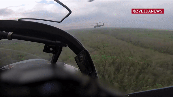 Trực thăng Ka-52 Nga trúng hỏa lực nát đuôi nhưng vẫn bay về được căn cứ - Ảnh 10.