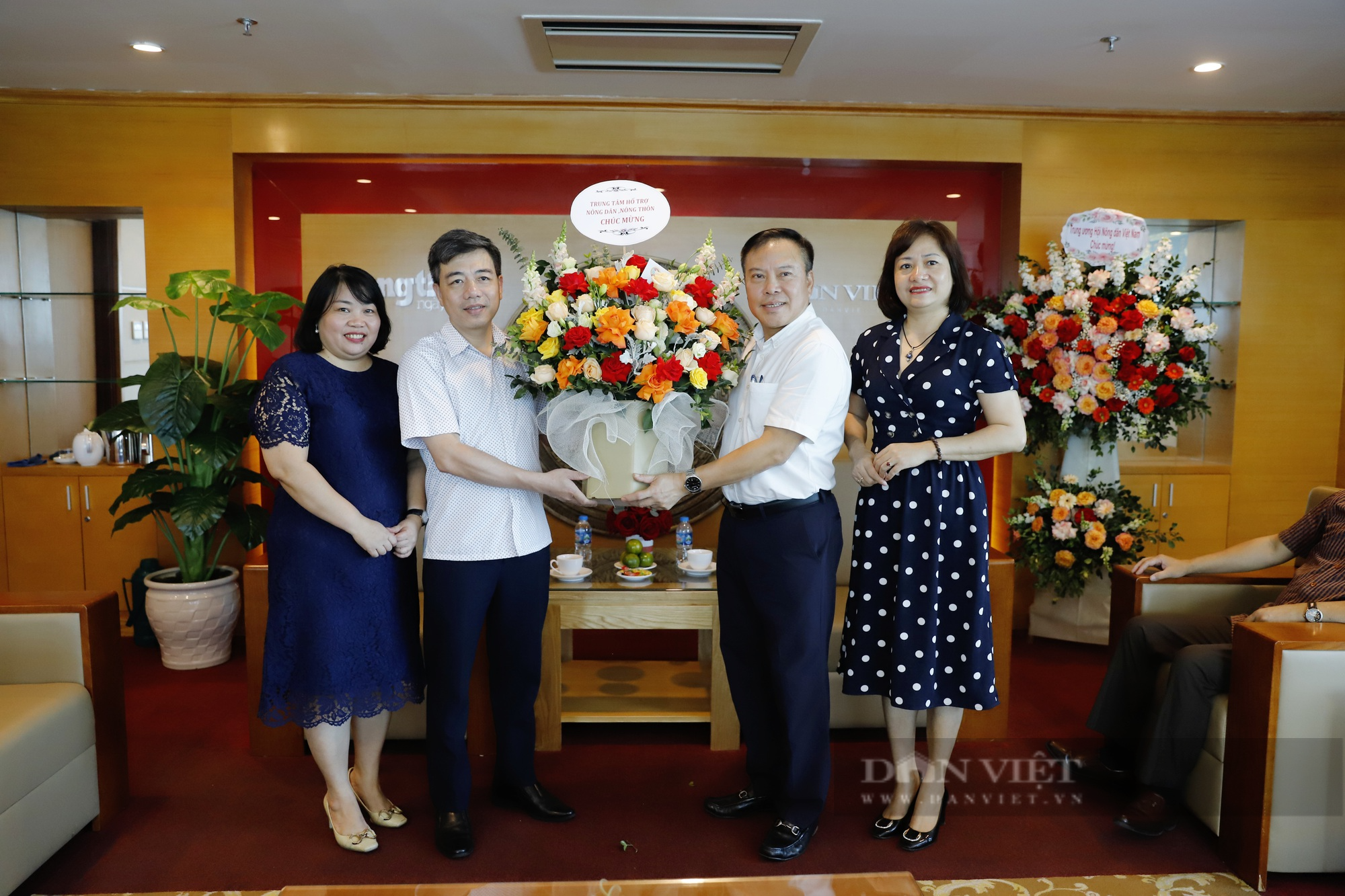 Lãnh đạo TƯ Hội Nông dân Việt Nam thăm và chúc mừng báo NTNN/Điện tử Dân Việt nhân ngày 21/6 - Ảnh 9.