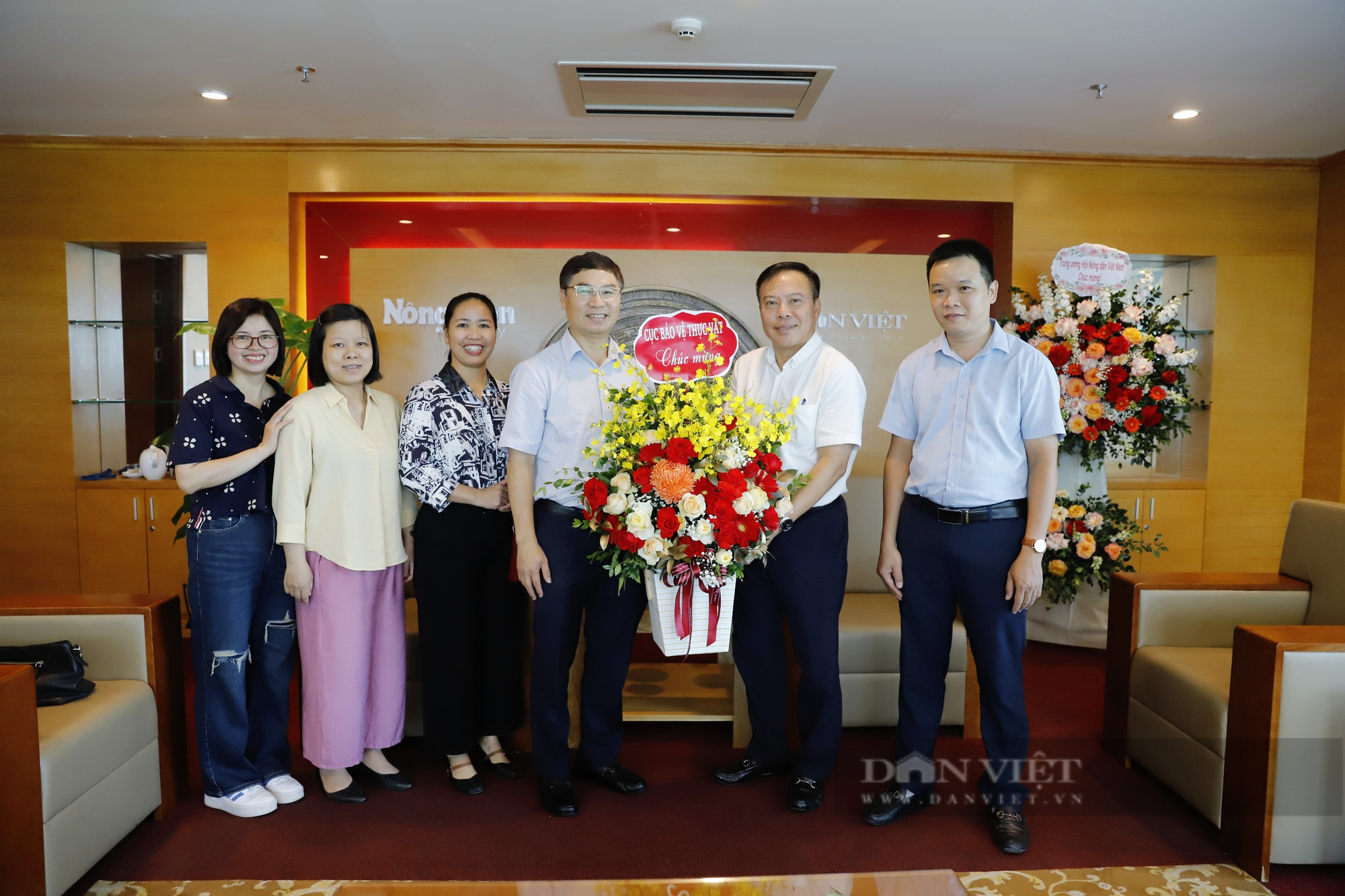 Lãnh đạo TƯ Hội Nông dân Việt Nam thăm và chúc mừng báo NTNN/Điện tử Dân Việt nhân ngày 21/6 - Ảnh 10.