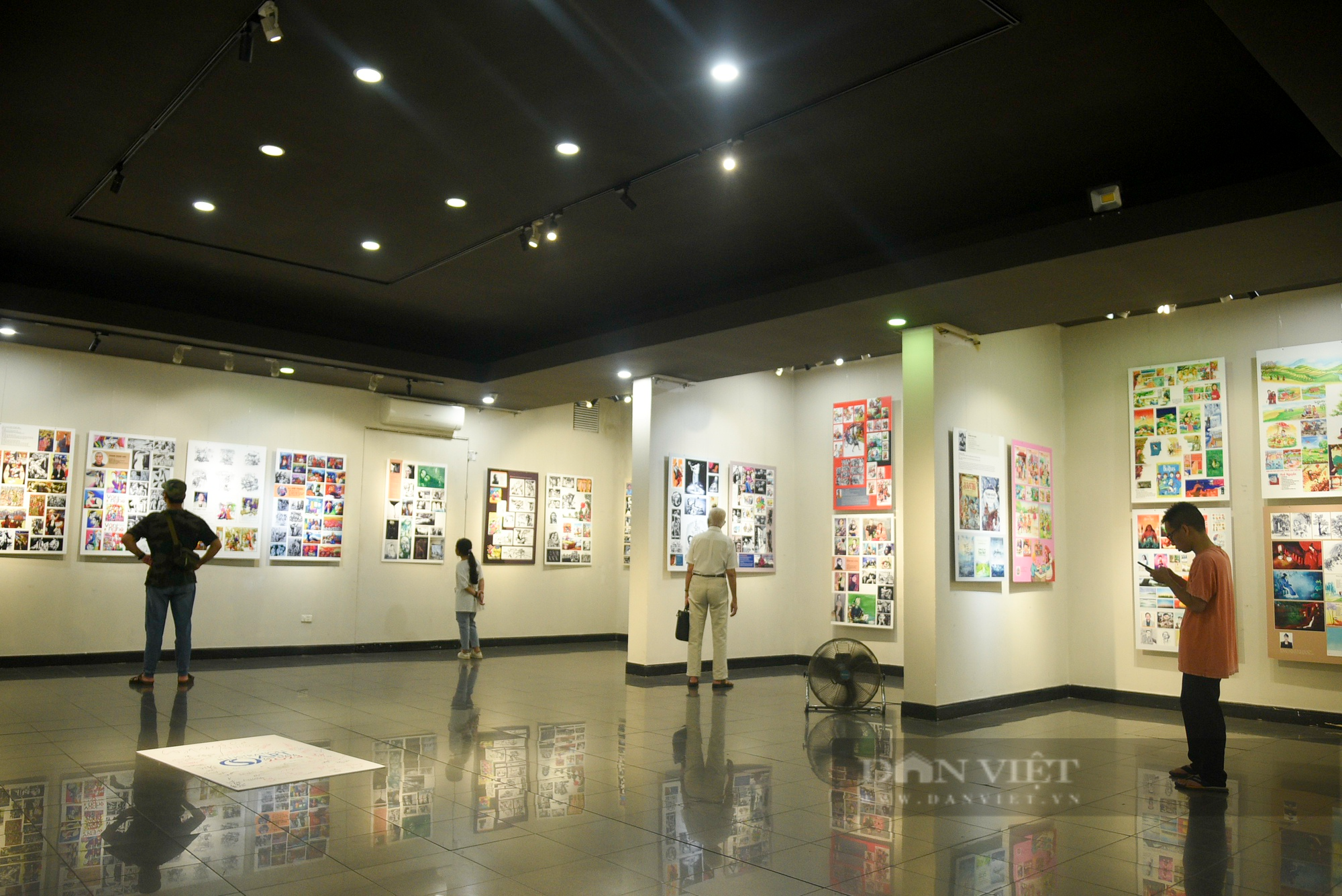 Hơn 1.000 tác phẩm minh họa báo chí Việt Nam được triển lãm tại Hà Nội - Ảnh 2.