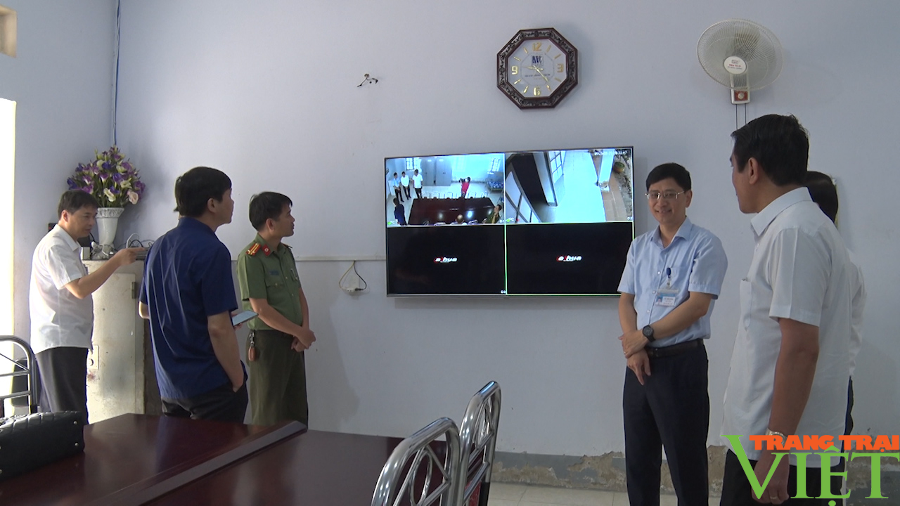 Phó Chủ tịch UBND tỉnh Sơn La kiểm tra công tác chuẩn bị Kỳ thi tốt nghiệp THPT tại huyện Mai Sơn - Ảnh 4.