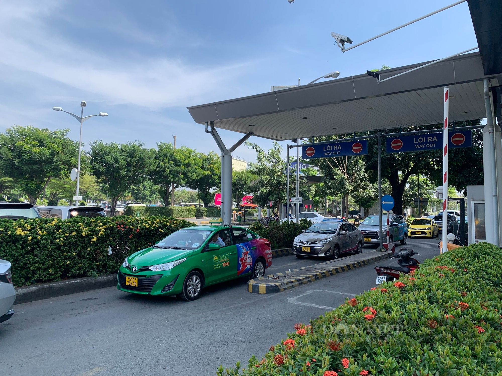 Cục Hàng không yêu cầu xử lý nghiêm trường hợp gian lận giá cước taxi tại Tân Sơn Nhất - Ảnh 3.