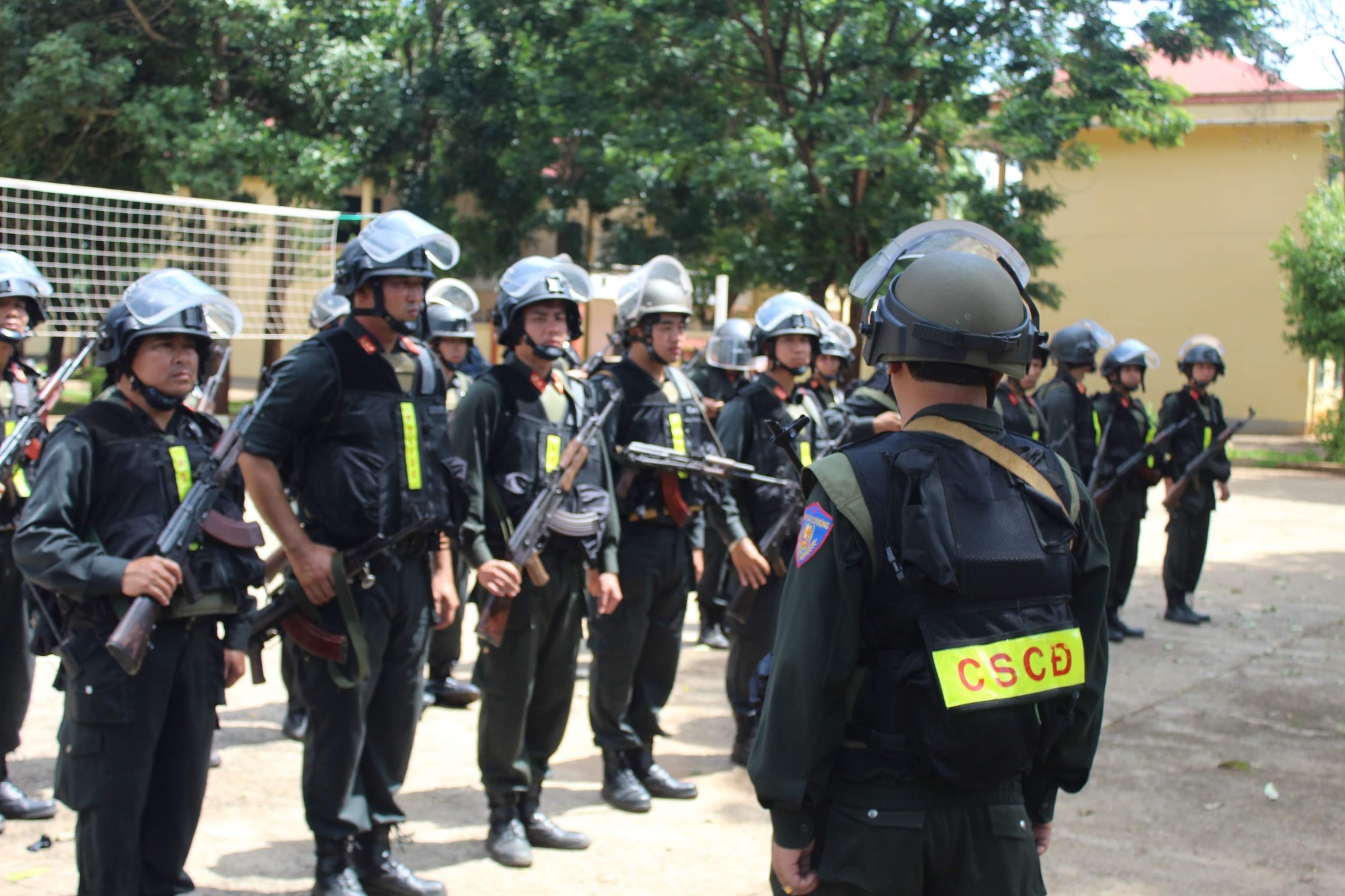 Ảnh: Cảnh sát cơ động, đặc nhiệm ngày đêm truy quét các đối tượng vụ tấn công bằng súng ở Đắk Lắk - Ảnh 3.