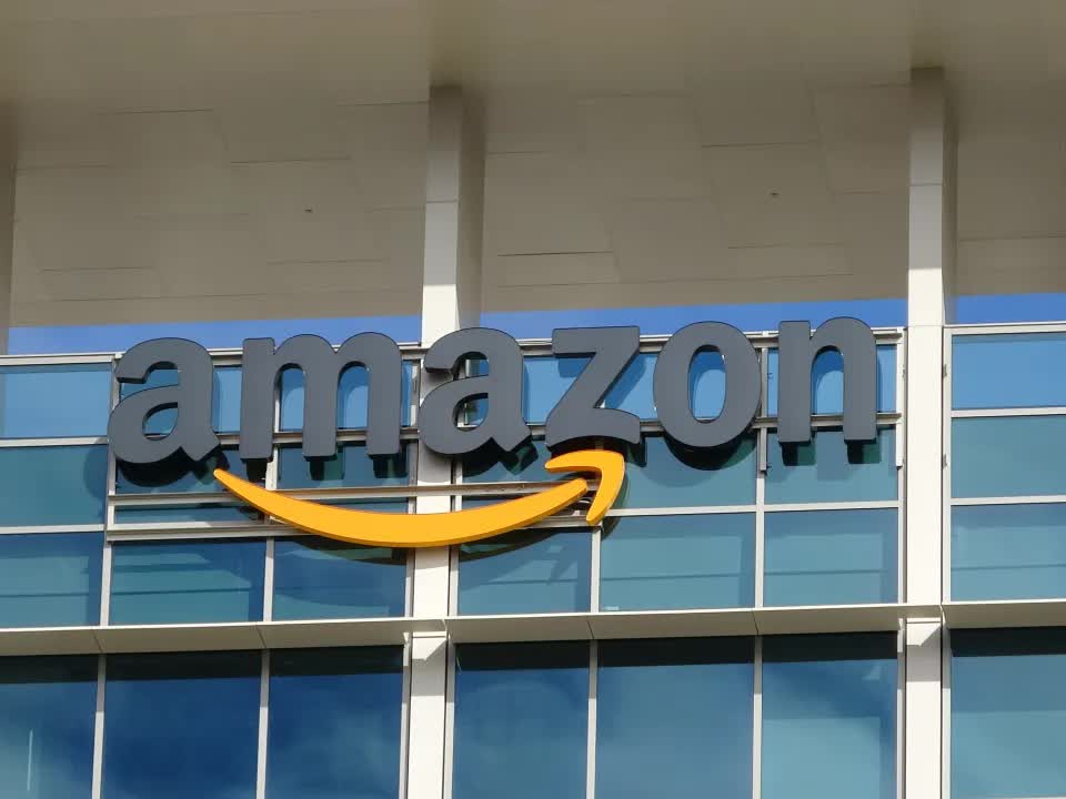 Amazon bị cáo buộc lừa đảo hàng triệu người dùng - Ảnh 1.