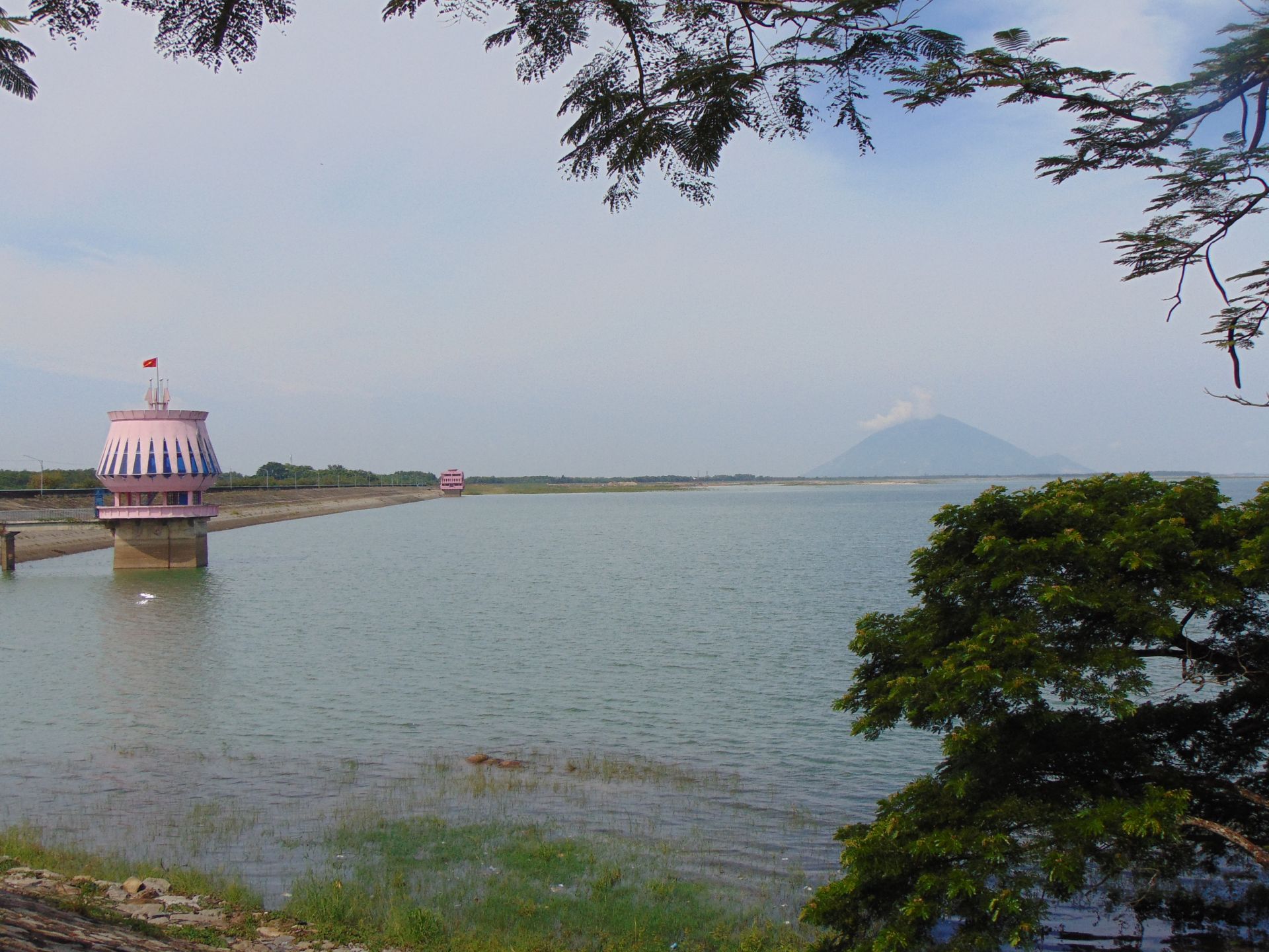 Đi hết núi nào ở Tây Ninh là sẽ tới hồ Dầu Tiếng- hồ thuỷ lợi lớn nhất miền Nam? - Ảnh 2.