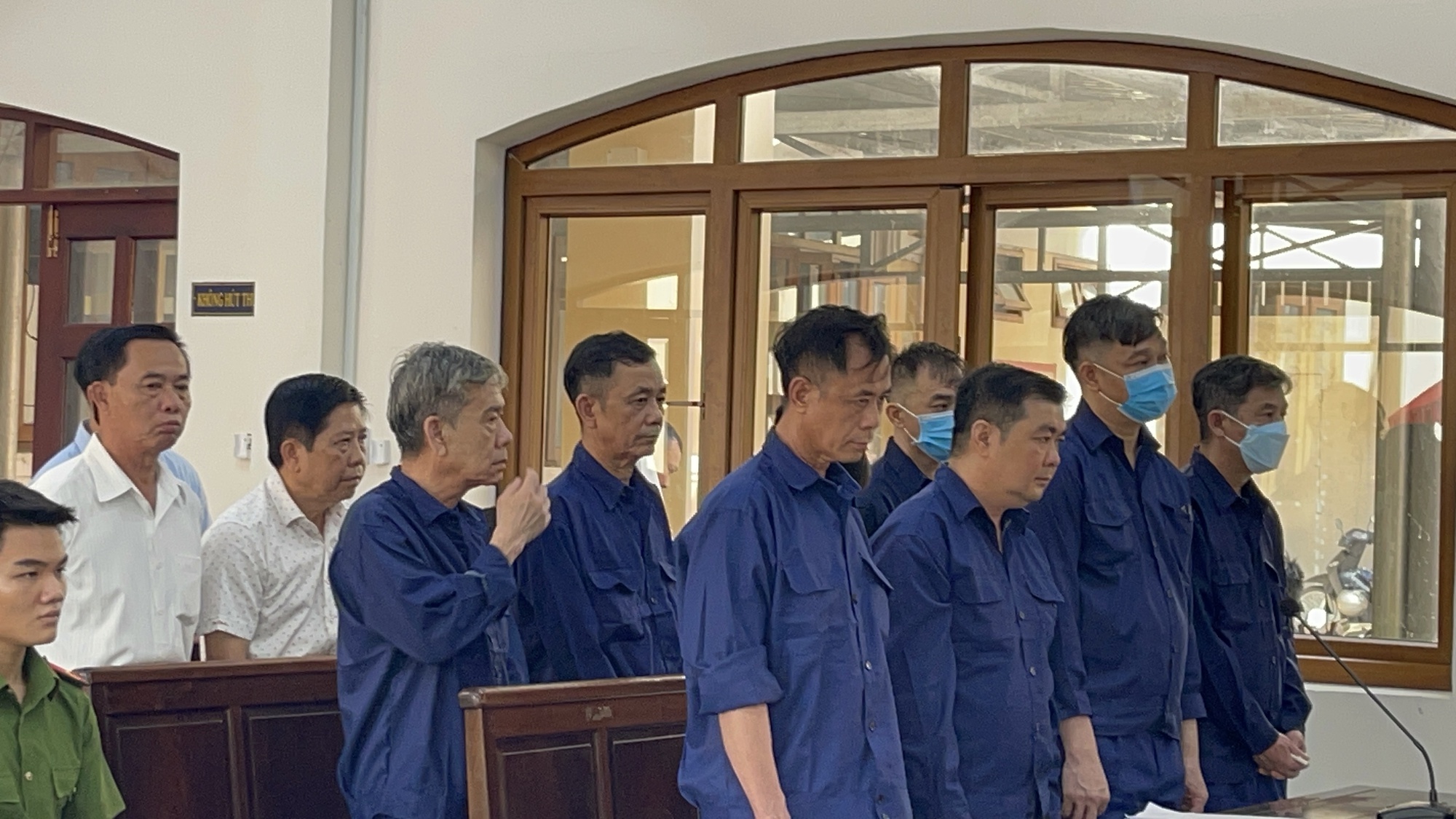Xét xử 13 bị cáo vụ khu dân cư Phước Thái: Cựu Phó chủ tịch UBND TP.Biên Hòa lại vắng mặt - Ảnh 1.