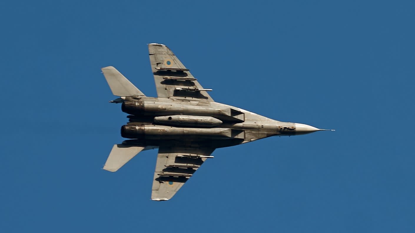 Tiêm kích MiG-29 Ukraine xuất hiện với giá treo vũ khí bí ẩn - Ảnh 2.