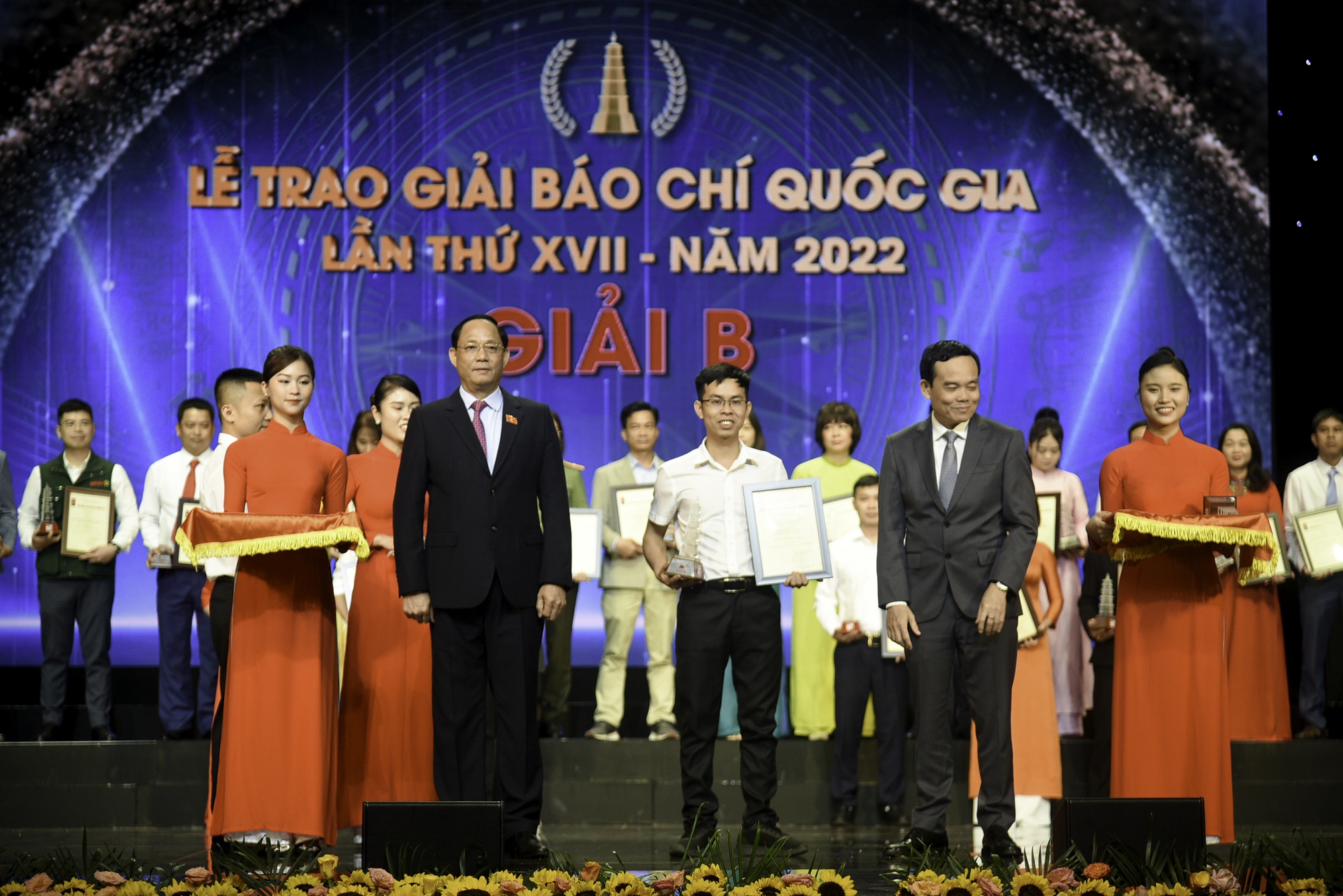 Báo Nông thôn Ngày nay/Dân Việt đoạt giải B và C Giải Báo chí Quốc gia năm thứ XVII - Ảnh 7.