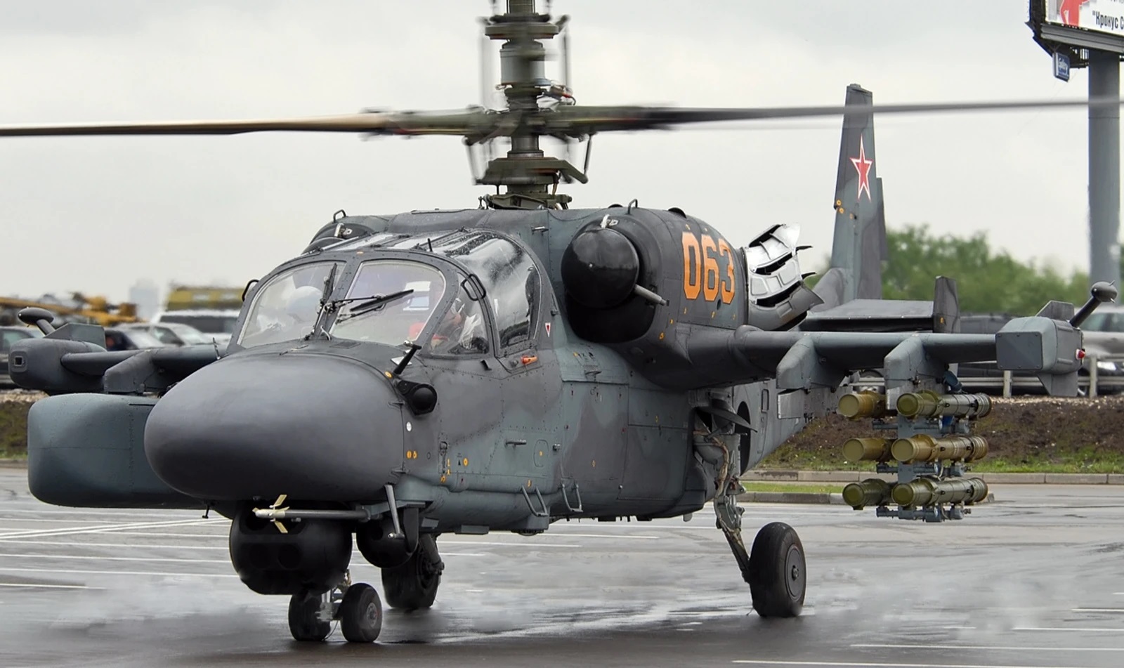 Bầu trời chết chóc: Vì sao Ukraine liên tiếp hạ gục siêu trực thăng tấn công Ka-52 của Nga? - Ảnh 1.