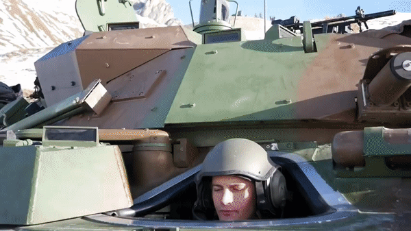 Xe tăng bánh lốp AMX-10 hàng đầu châu Âu lọt vào tay Nga - Ảnh 9.