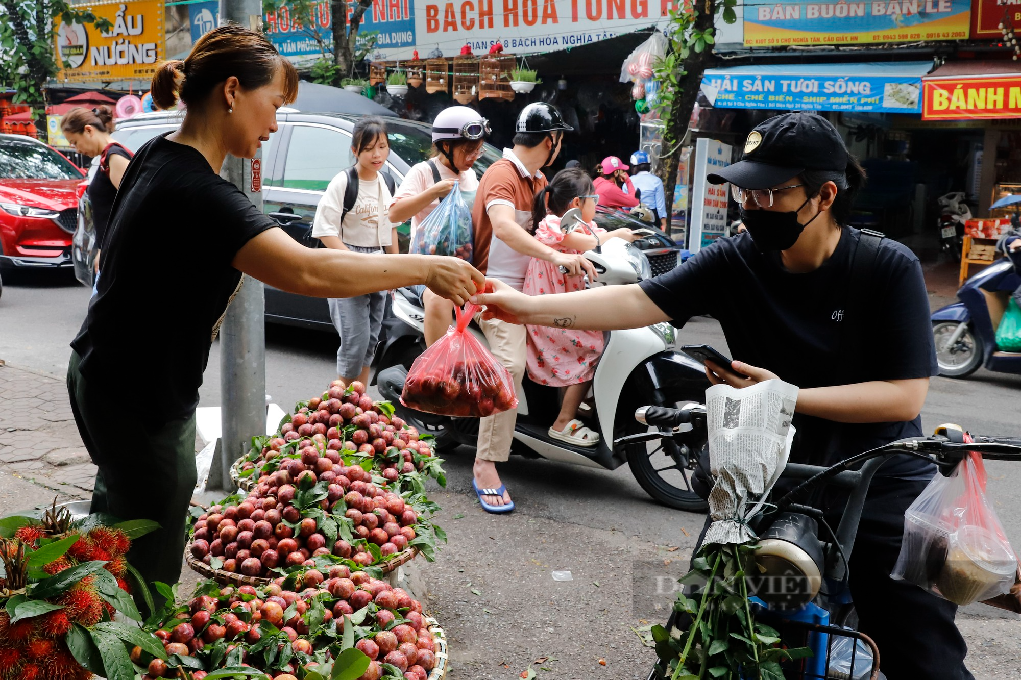 Mâm cúng Tết Đoan Ngọ giá 600.000 đồng hút khách tại &quot;chợ nhà giàu&quot; Hà Nội - Ảnh 11.