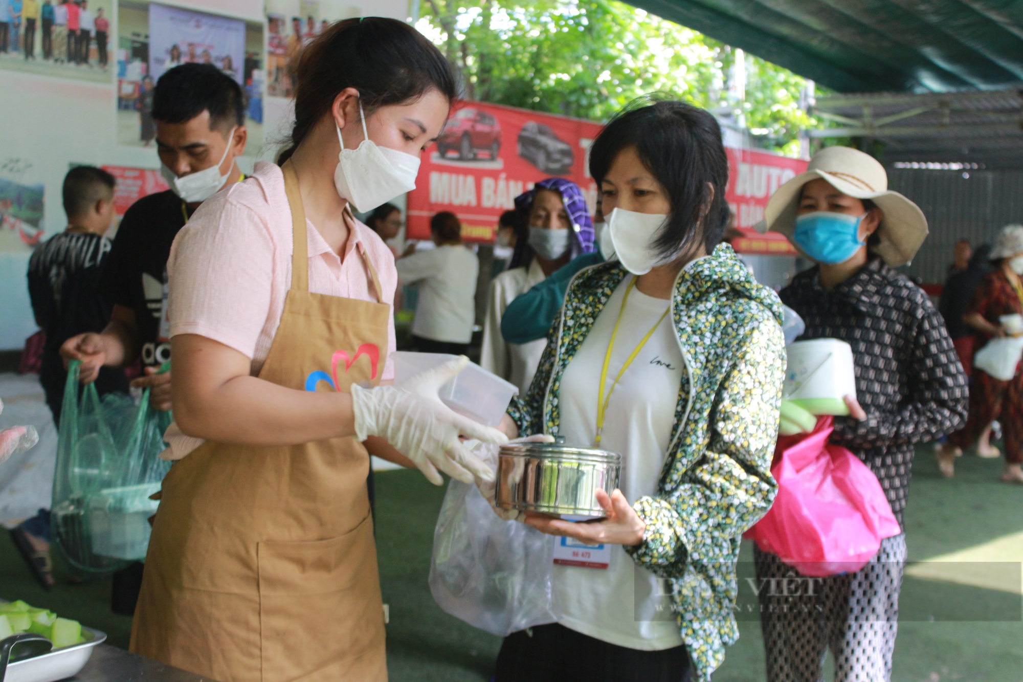 Yêu thương lan toả qua từng suất ăn nghĩa tình - Ảnh 2.