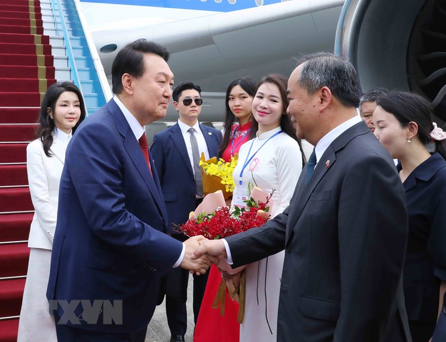 Tổng thống Hàn Quốc bắt đầu chuyến thăm cấp Nhà nước tới Việt Nam - Ảnh 1.