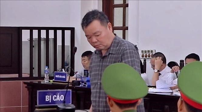 Nguyên Trưởng ban Tuyên giáo Tỉnh ủy Hòa Bình lĩnh án 4 năm 6 tháng tù - Ảnh 1.