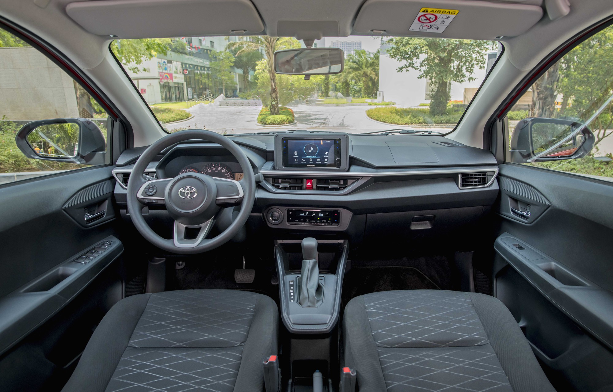 Toyota Wigo 2023 vừa ra mắt Việt Nam: Vấn khiến người dùng &quot;lần cấn&quot; những điểm này - Ảnh 4.