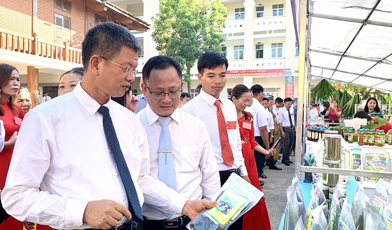Đại hội Hội Nông dân huyện Tuyên Hóa: Ông Trương Tư Thoan tái đắc cử Chủ tịch - Ảnh 4.