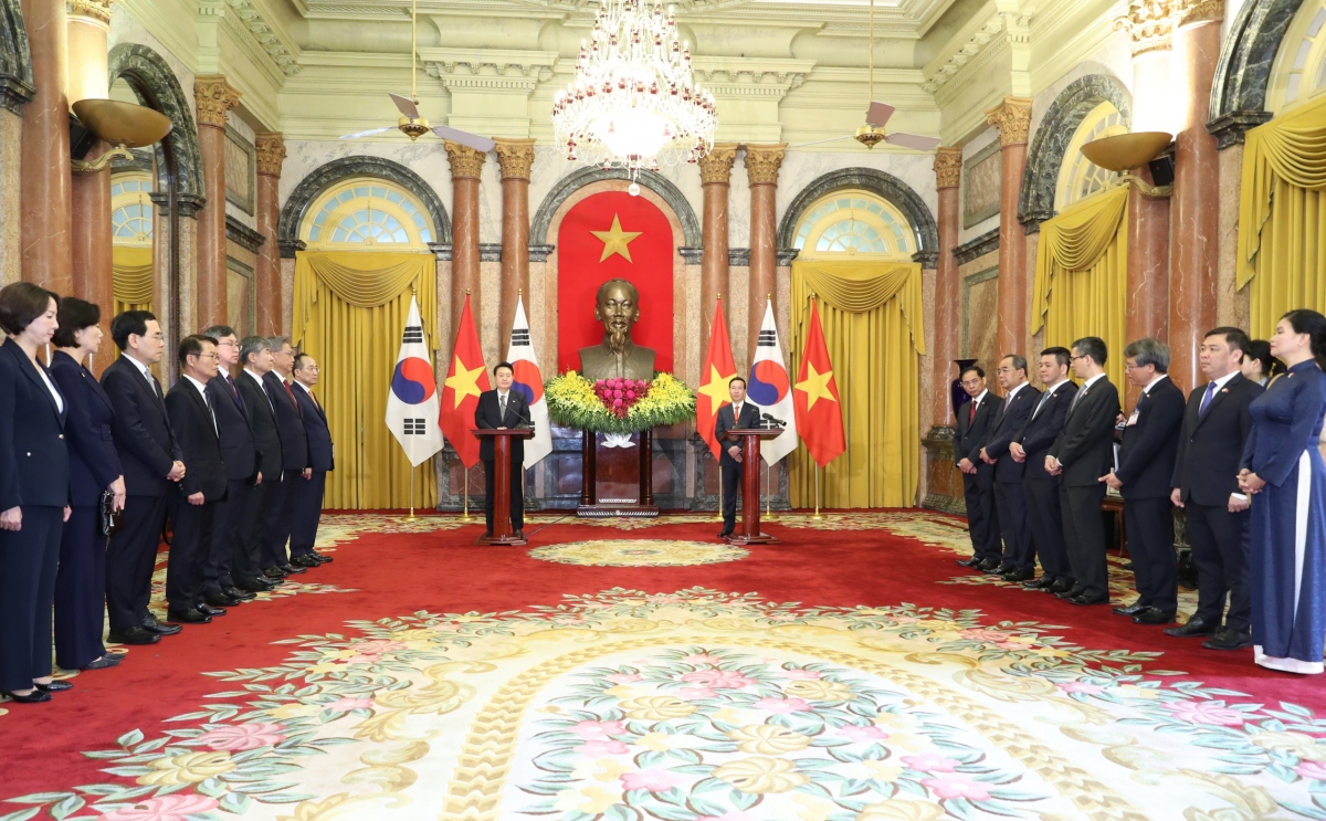 Việt Nam - Hàn Quốc ký 17 văn kiện hợp tác, thúc đẩy hợp tác thương mại, công nghệ, quốc phòng - Ảnh 2.