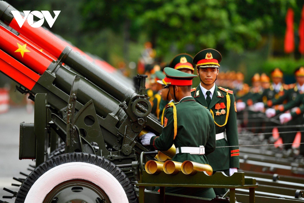Việt Nam bắn đại bác chào mừng Tổng thống Hàn Quốc và phu nhân - Ảnh 2.