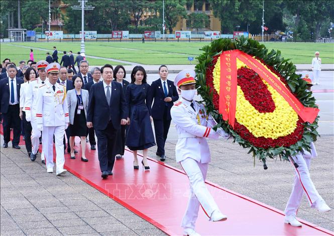 Việt Nam bắn đại bác chào mừng Tổng thống Hàn Quốc và phu nhân - Ảnh 6.