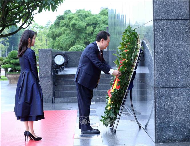 Việt Nam bắn đại bác chào mừng Tổng thống Hàn Quốc và phu nhân - Ảnh 7.