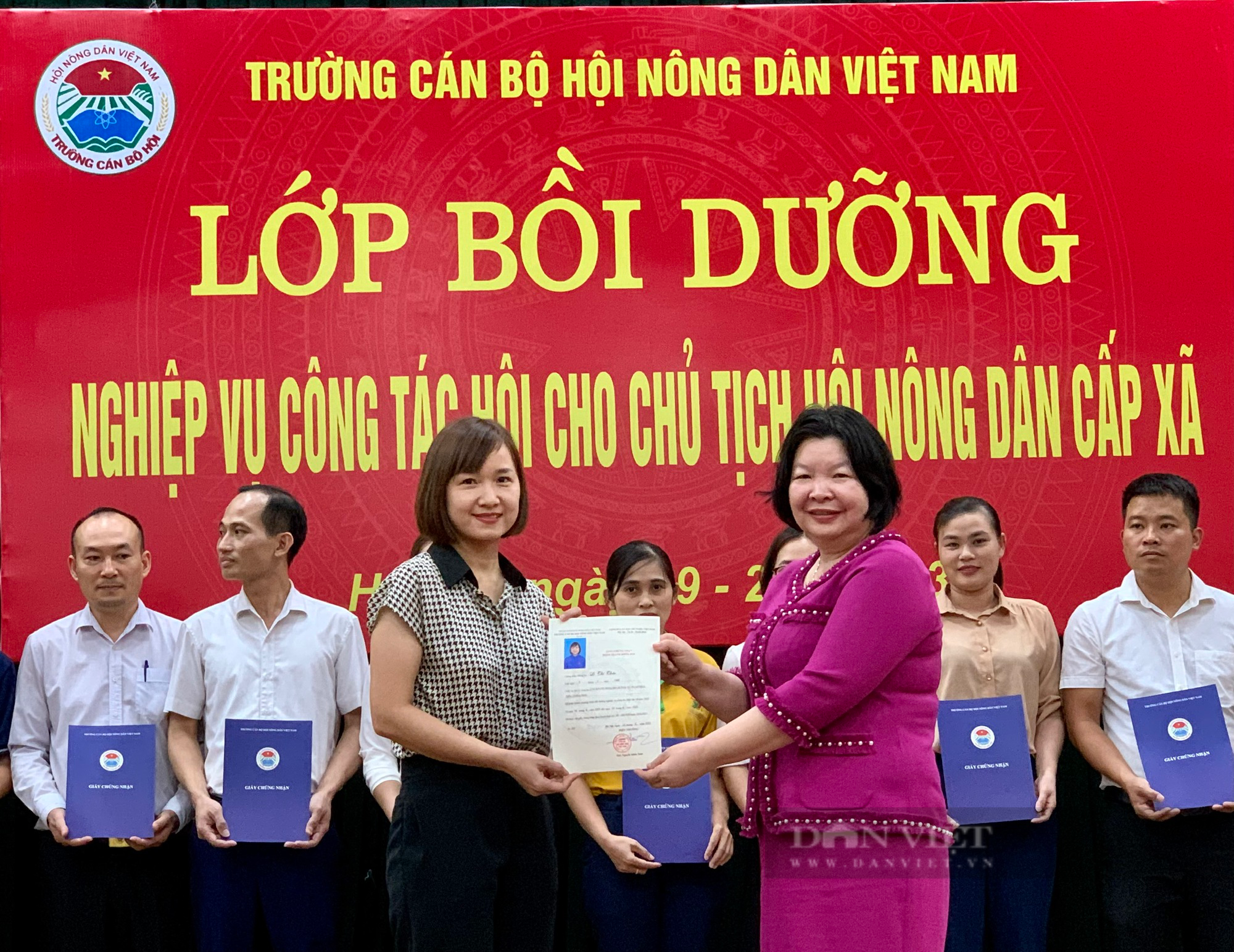 Trường Cán bộ Hội Nông dân Việt Nam bế giảng lớp bồi dưỡng nghiệp vụ công tác Hội cho Chủ tịch Hội Nông dân xã - Ảnh 4.