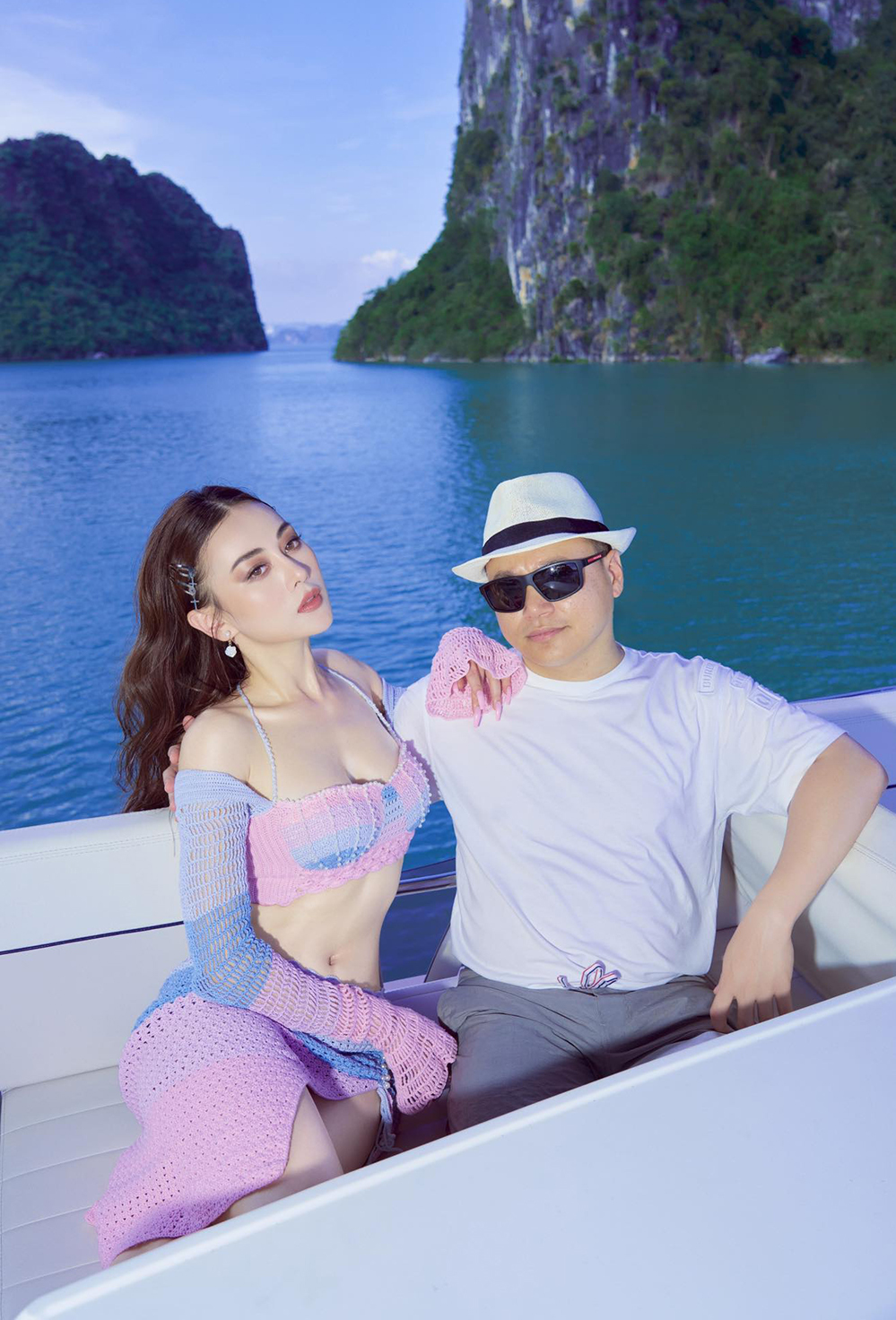 Phương Oanh và Shark Bình tình tứ trên du thuyền sau khi đăng ký kết hôn - Ảnh 2.