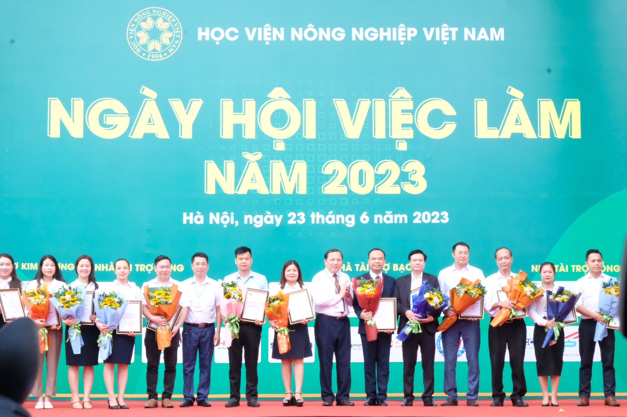 68 doanh nghiệp mang đến 4.000 cơ hội việc làm cho sinh viên Học viện Nông nghiệp Việt Nam  - Ảnh 3.