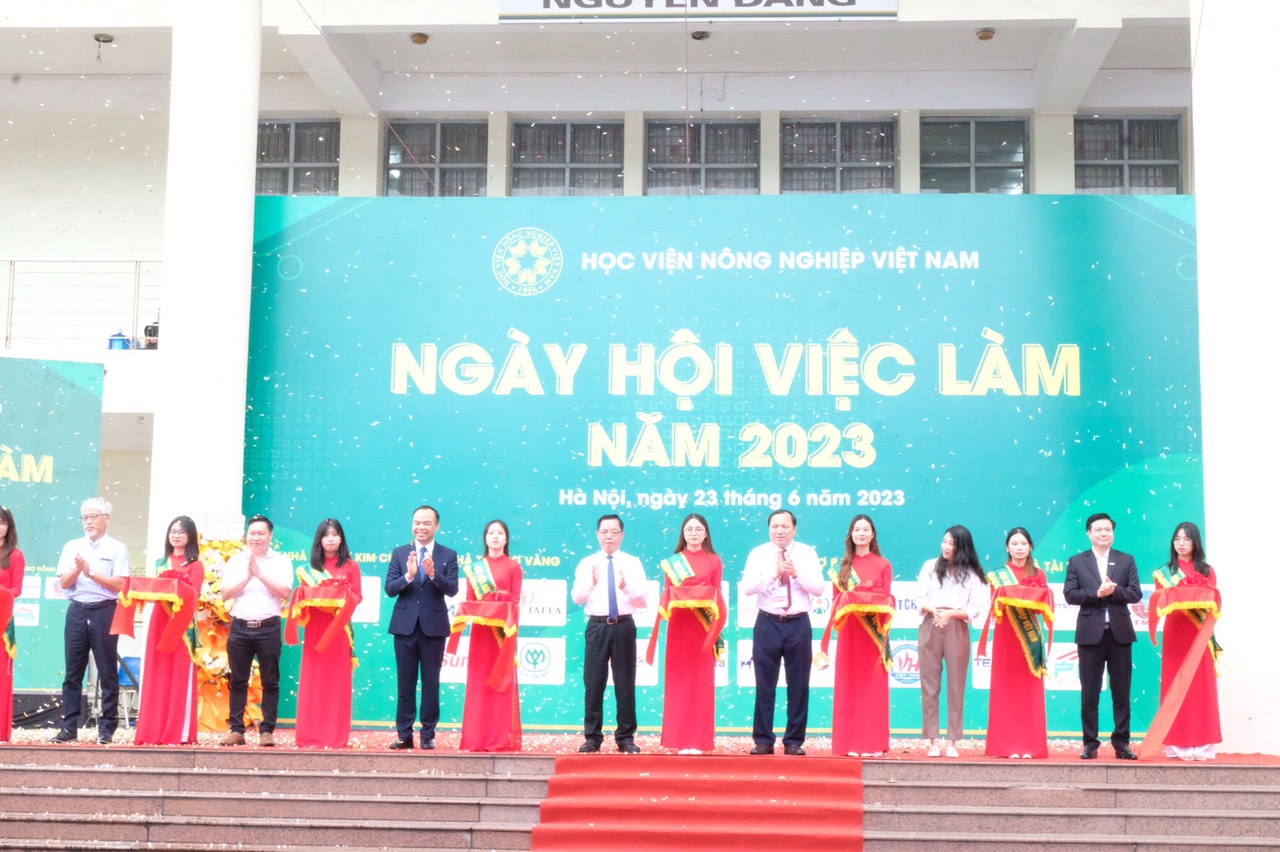 68 doanh nghiệp mang đến 4.000 cơ hội việc làm cho sinh viên Học viện Nông nghiệp Việt Nam  - Ảnh 1.