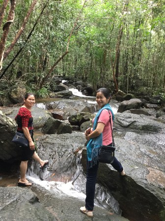 Một dòng suối đẹp ở Phú Quốc của Kiên Giang, các thác nước nhỏ bất chợt hiện ra, nhiều người tìm đến - Ảnh 3.