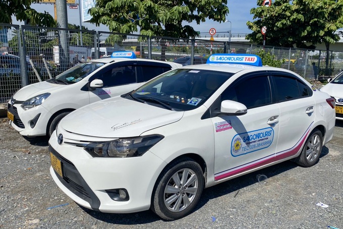Chủ hãng taxi Saigontourist bị dừng hoạt động ở Tân Sơn Nhất nói đang tìm mọi cách để được chạy lại - Ảnh 1.