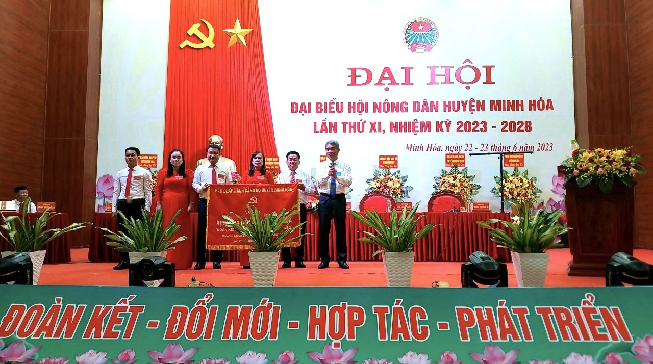 Đại hội Hội Nông dân huyện Minh Hóa: Nông dân góp gần 160.000 m2 đất làm nông thôn mới - Ảnh 1.