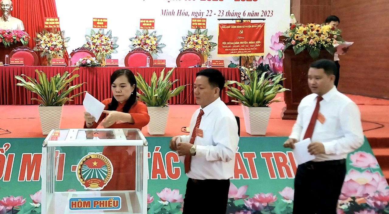 Đại hội Hội Nông dân huyện Minh Hóa: Nông dân góp gần 160.000 m2 đất làm nông thôn mới - Ảnh 2.