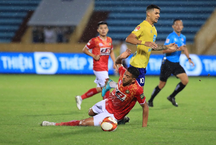 Kết quả vòng 12 V.League: Nguyên Mạnh tỏa sáng, Nam Định thoát thua Thanh Hóa - Ảnh 3.