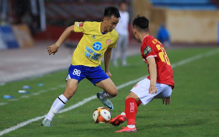 Kết quả vòng 12 V.League 2023: Nguyên Mạnh tỏa sáng, Nam Định thoát thua Thanh Hóa