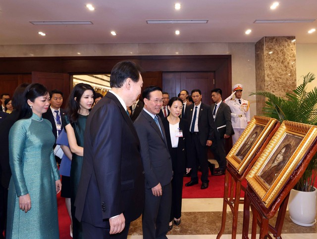Áo dài Phu nhân và dấu ấn văn hóa trong chuyến thăm của Tổng thống Hàn Quốc - Ảnh 4.