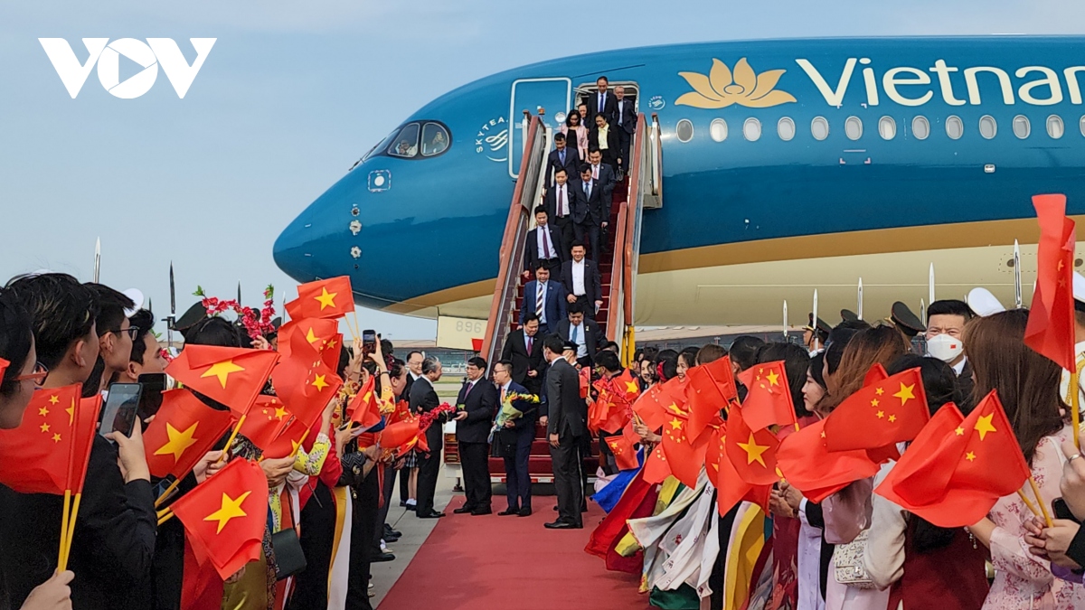Thủ tướng tới Bắc Kinh thăm chính thức Trung Quốc và dự Hội nghị WEF - Ảnh 3.