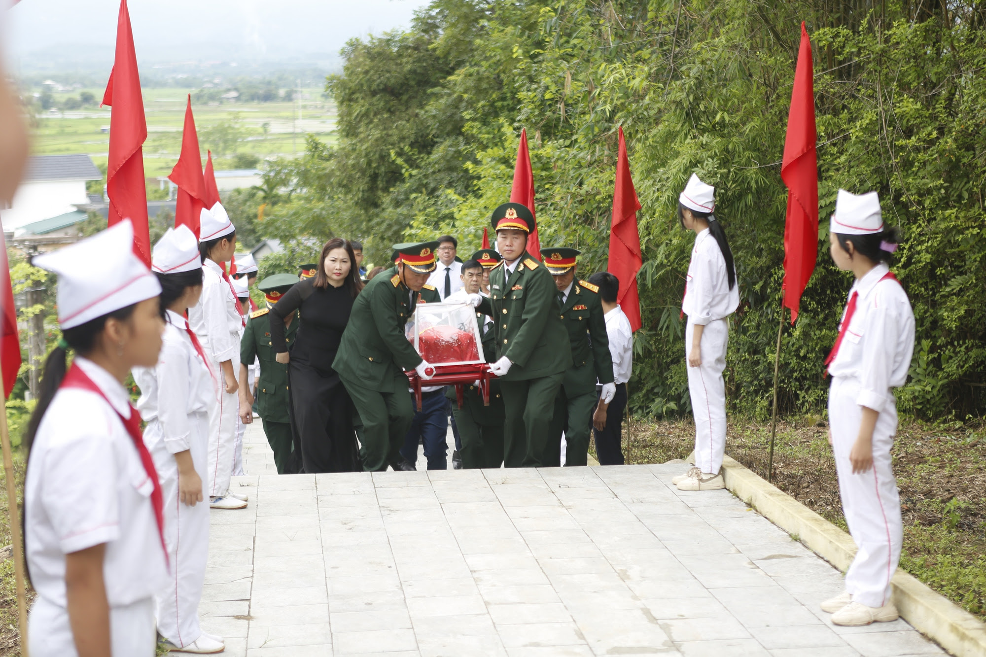 Yên Bái: Tổ chức truy điệu, án táng hài cốt liệt sĩ Lò Văn Nối hy sinh tại Lào - Ảnh 2.