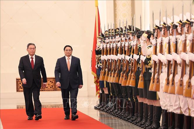 Lễ đón chính thức Thủ tướng Phạm Minh Chính thăm Trung Quốc - Ảnh 1.