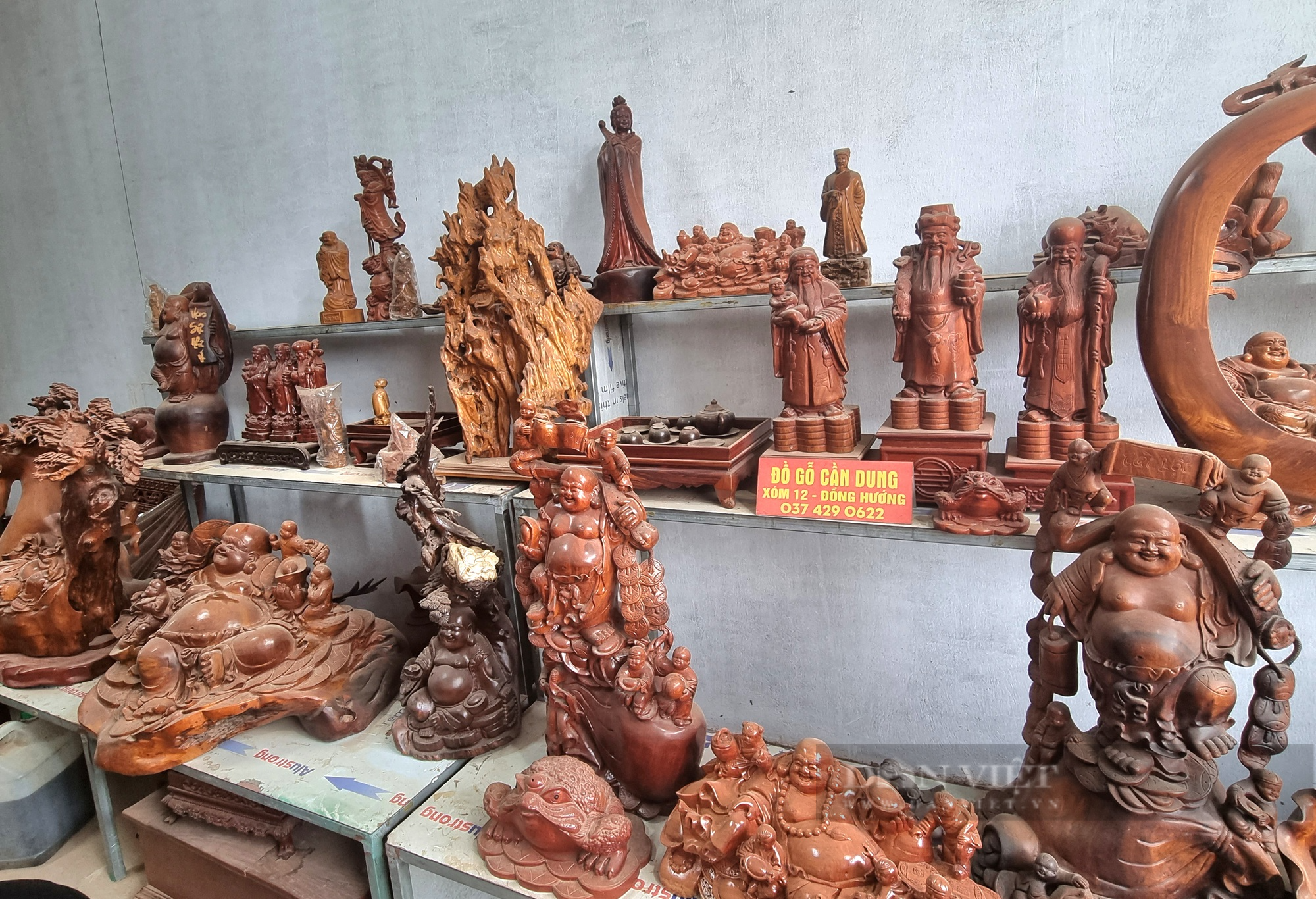9X Ninh Bình nổi tiếng với nghề điêu khắc gỗ - Ảnh 4.
