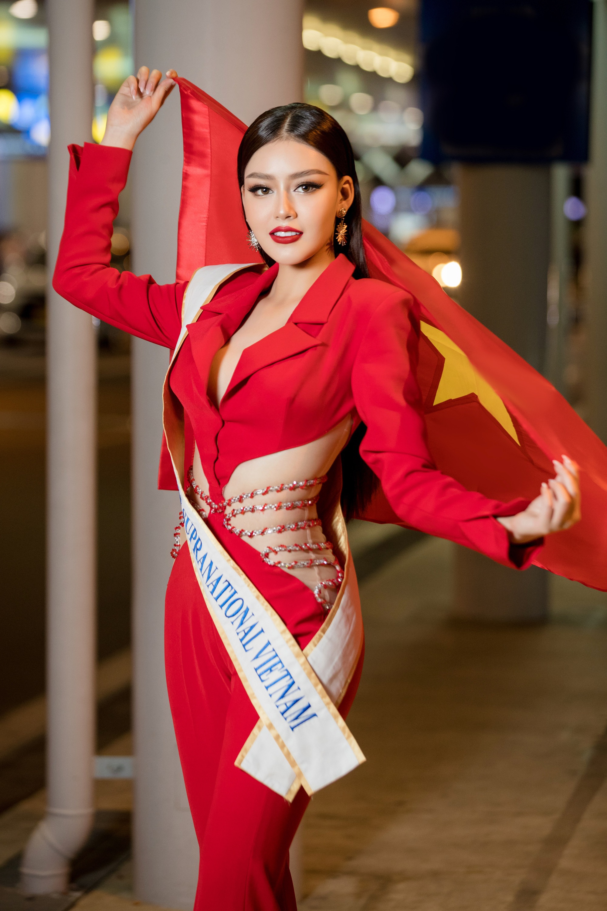 Đặng Thanh Ngân chính thức lên đường sang Ba Lan dự thi Miss Supranational 2023  - Ảnh 1.