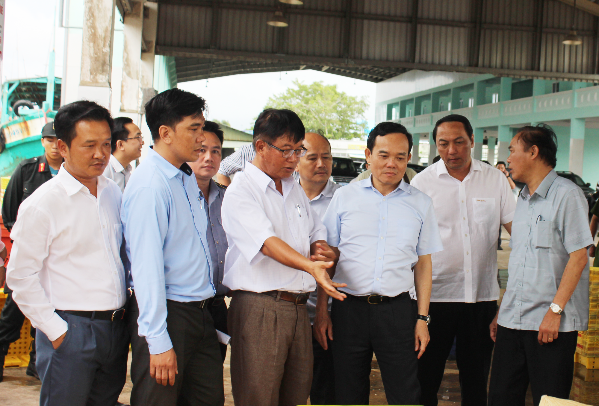 Phó Thủ tướng Trần Lưu Quang thị sát và làm việc với Kiên Giang về tình hình chống khai thác IUU  - Ảnh 1.