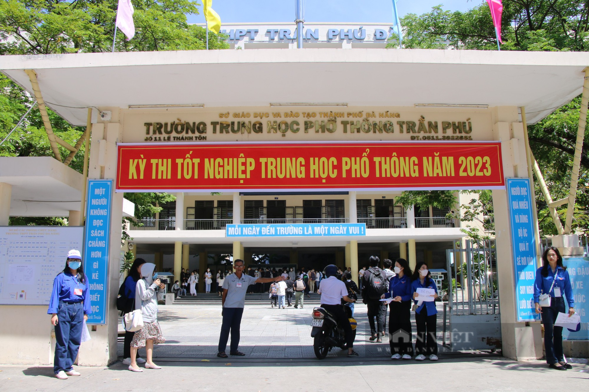 Hơn 13.000 sĩ tử tại Đà Nẵng làm thủ tục thi tốt nghiệp THPT - Ảnh 1.
